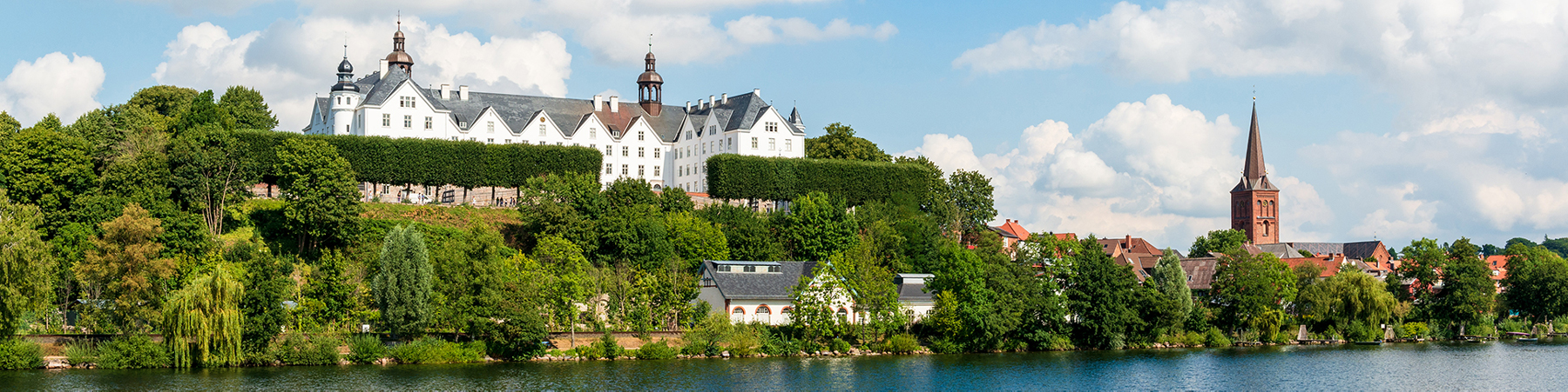Plöner Schloss am Plöner See in Schleswig-Holstein
